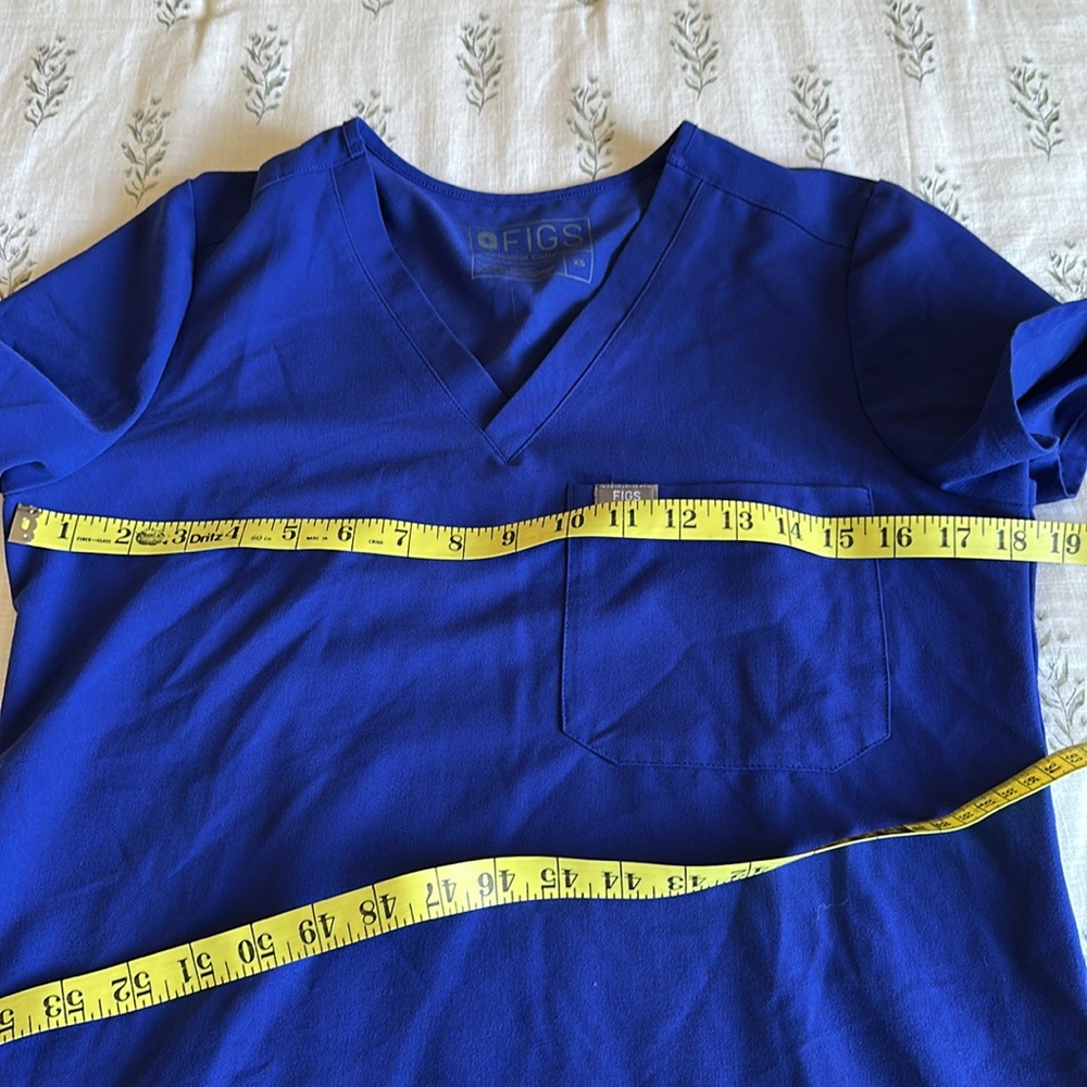 Figs women’s royal Blue V-Neck Shirt scrub top. Size XS. Technical collection. - Picture 5 of 6
